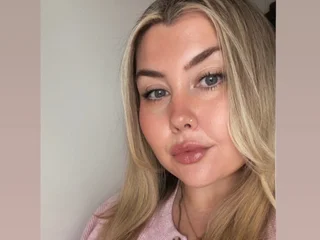 PeachyPolUK live cam video preview