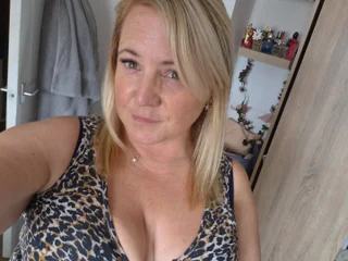 SexySelinaxx Hairy webcam from United Kingdom
